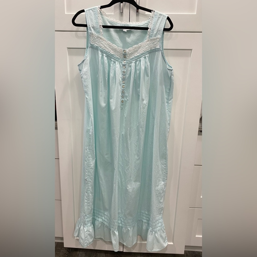 Eileen West
Lace-Trimmed Cotton Ballet-Length Nightgown large. Pale green EUC